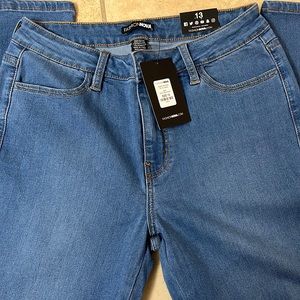 Brand new with tags classic mid rise skinny jeans fashion  Nova …Fits like 11